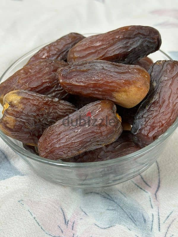 Freshly imported dates from Saudi Arabia 3