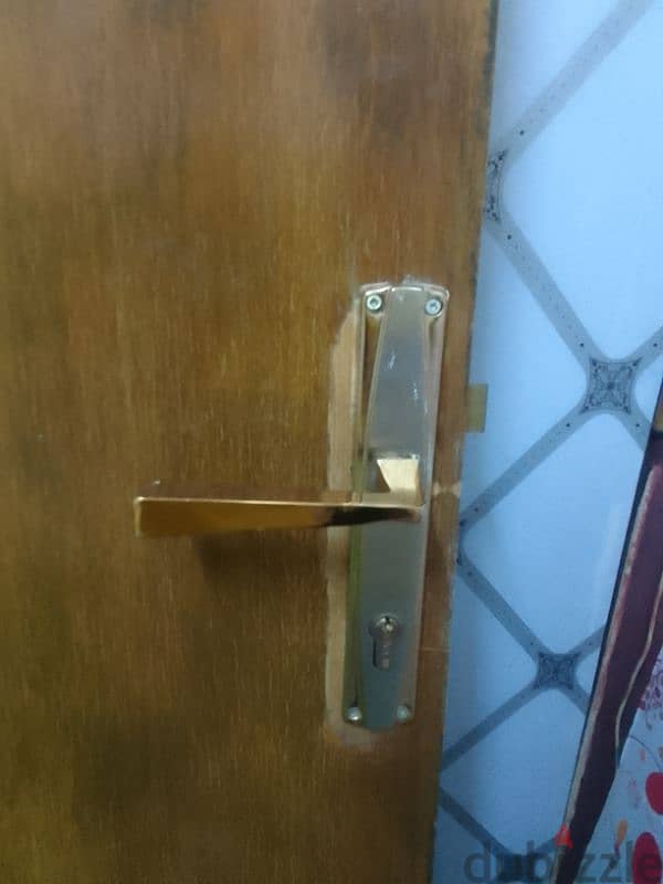 new condition door with proper lock and key only in 6bd 1