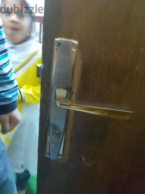 new condition door with proper lock and key only in 6bd 3