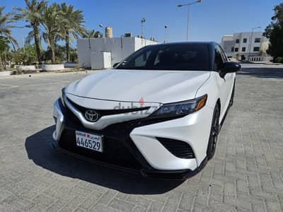 toyota camry (TRD) 2020