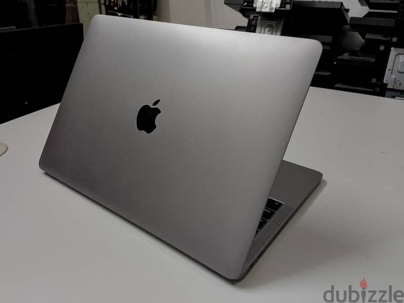 MACBOOK Pro 2017 Core i5 13.3" Quad HD IPS Display 8GB RAM + 256GB SSD 2