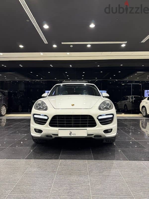 Porsche Cayenne GTS Model 2013 0