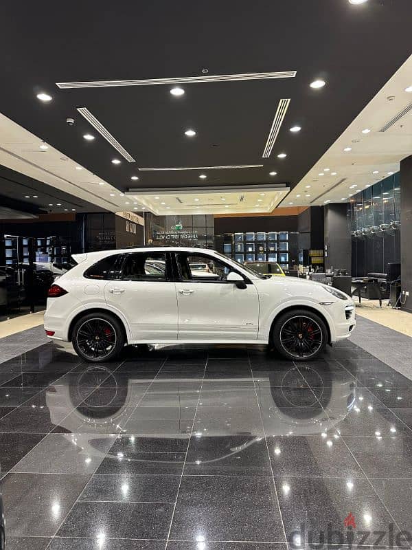 Porsche Cayenne GTS Model 2013 3