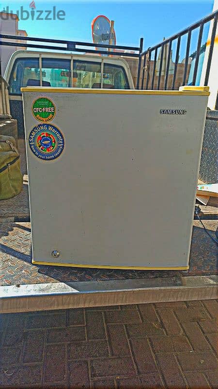 Samsung small table fridge 0