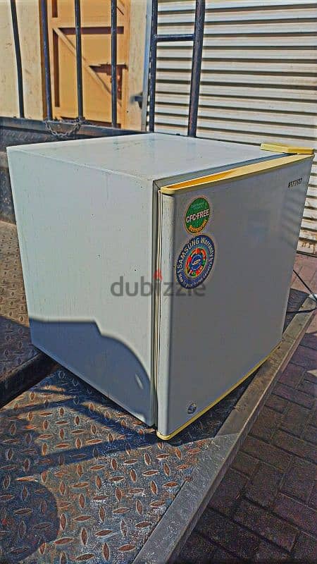 Samsung small table fridge 1