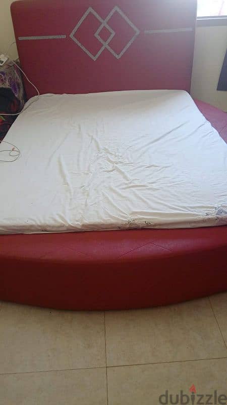 circular strong bed with matress 2