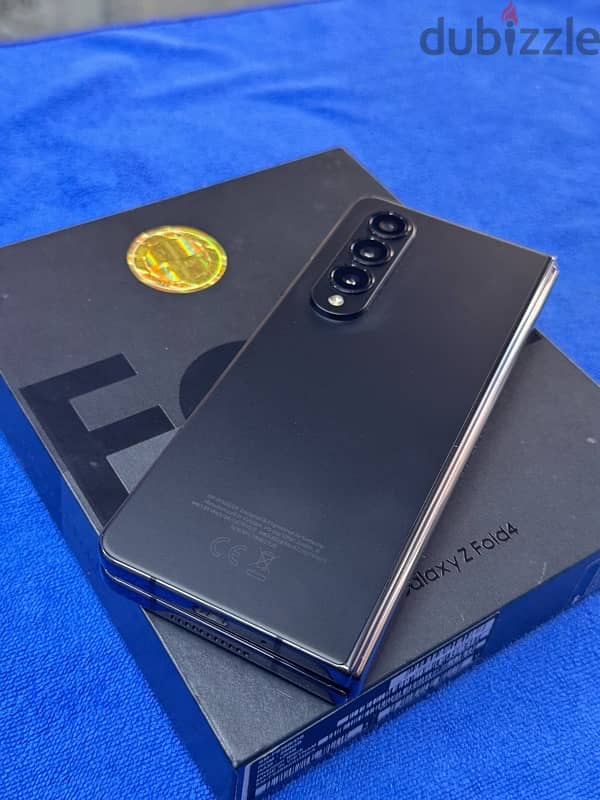 Samsung galaxy fold 4.256 GB internal memory  12 GB RAM 1