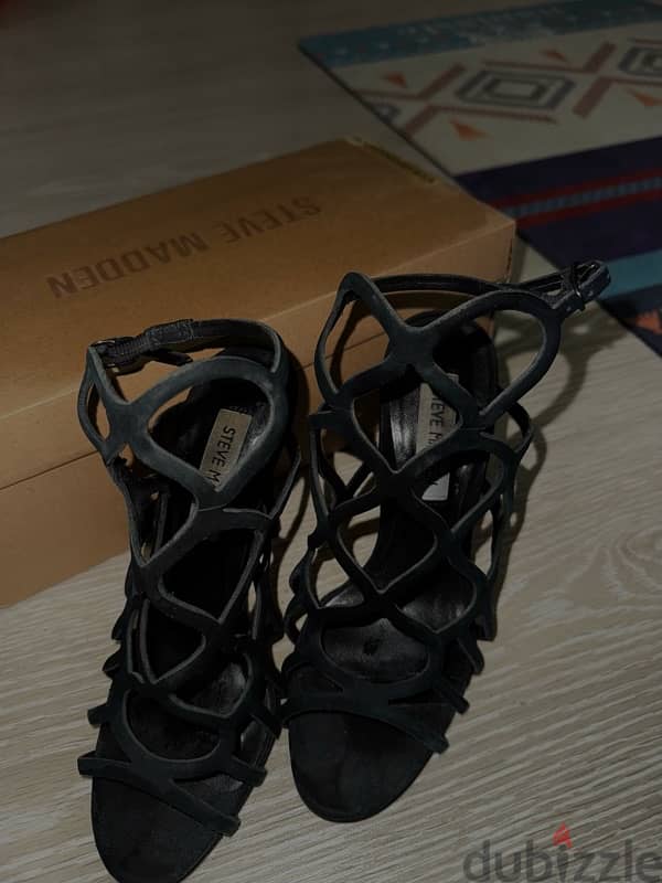 authentic used Steve Madden heels in black 1