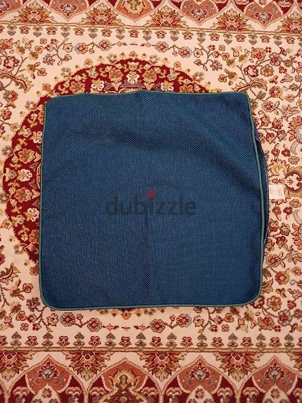 Urgent sale of 4 cushion covers 0