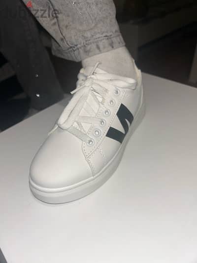 BRAND NEW WHITE SHOES SIZE 37 WITH BOX