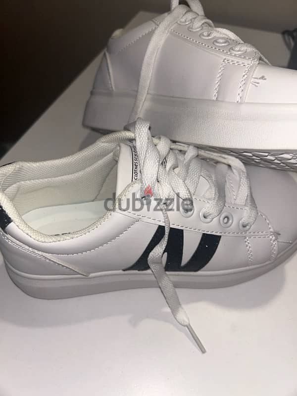 BRAND NEW WHITE SHOES SIZE 37 WITH BOX 4