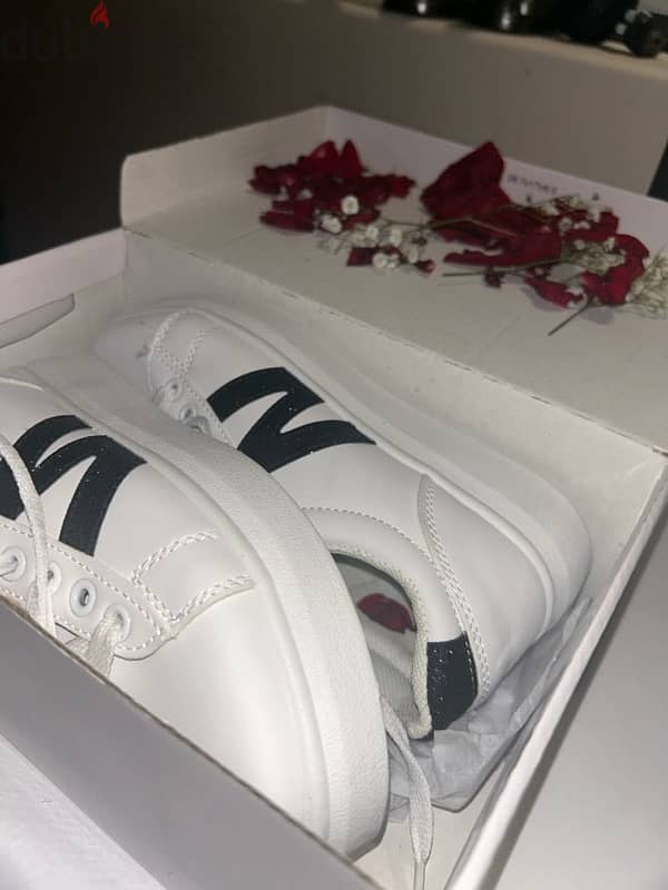 BRAND NEW WHITE SHOES SIZE 37 WITH BOX 5