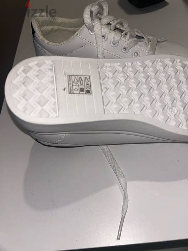 BRAND NEW WHITE SHOES SIZE 37 WITH BOX 6