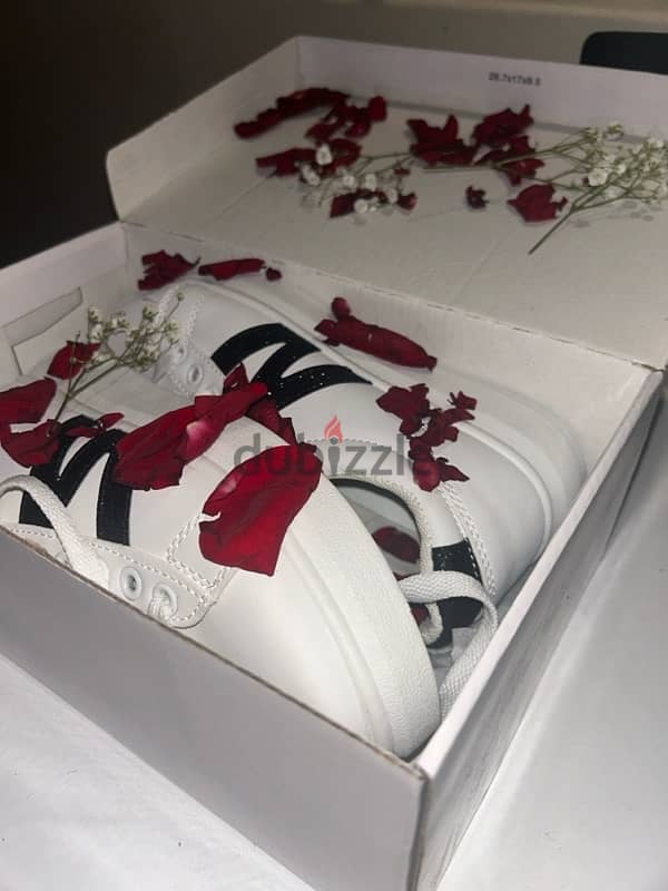 BRAND NEW WHITE SHOES SIZE 37 WITH BOX 7