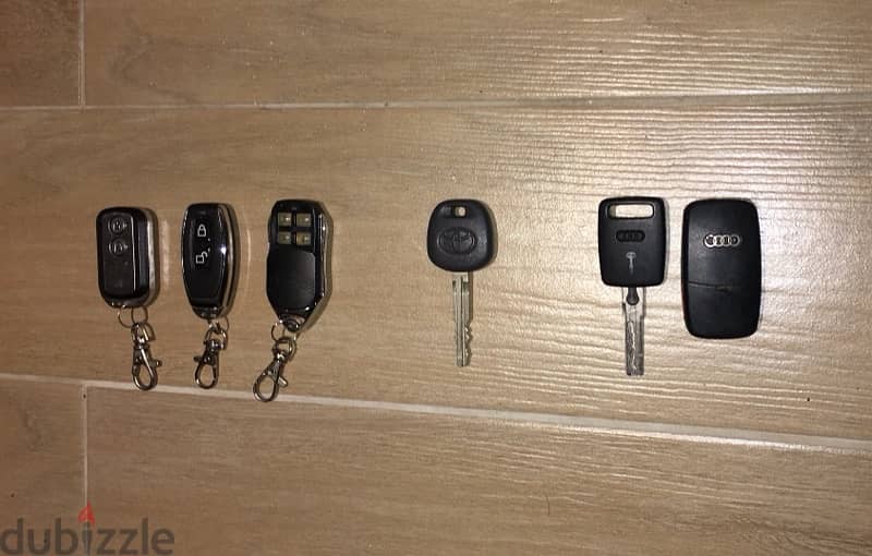 Audi & Yaris keys . original 0