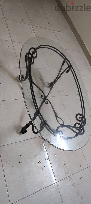 Glass table good condition 1