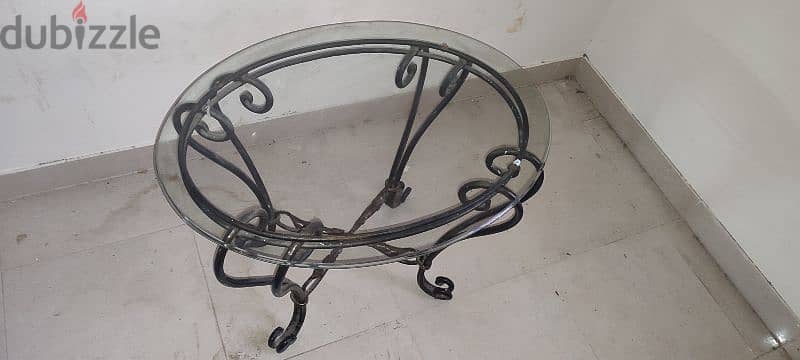 Glass table good condition 2