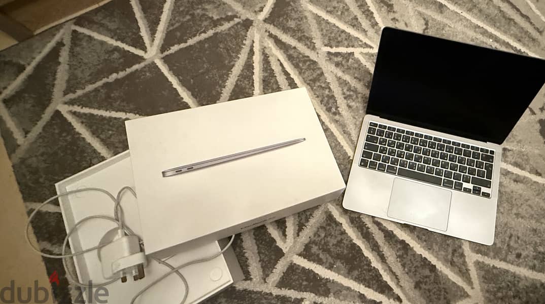 For sale MackBook Air 13-inch, M1 Apple Proccessor GB ram 100% Clean 6