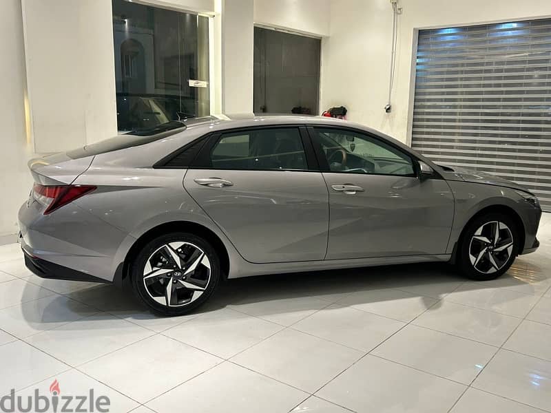 Hyundai Elantra MID OPTION 2023 model low km CAR FOR SALE 4