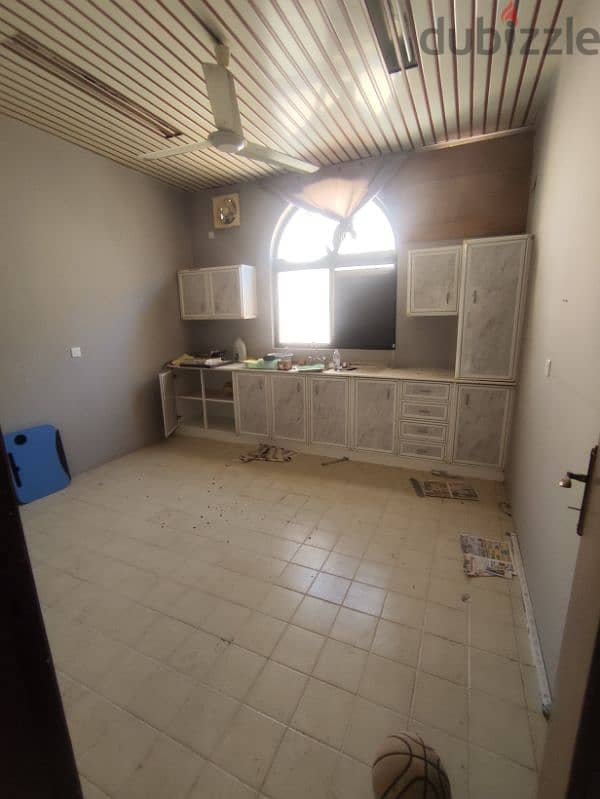 house for sale in muharraq 2 floor 11 rooms for 150k 3