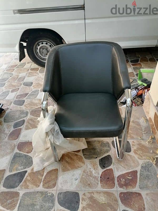 VISITORS CHAIR IN GOOD CONDITION 0