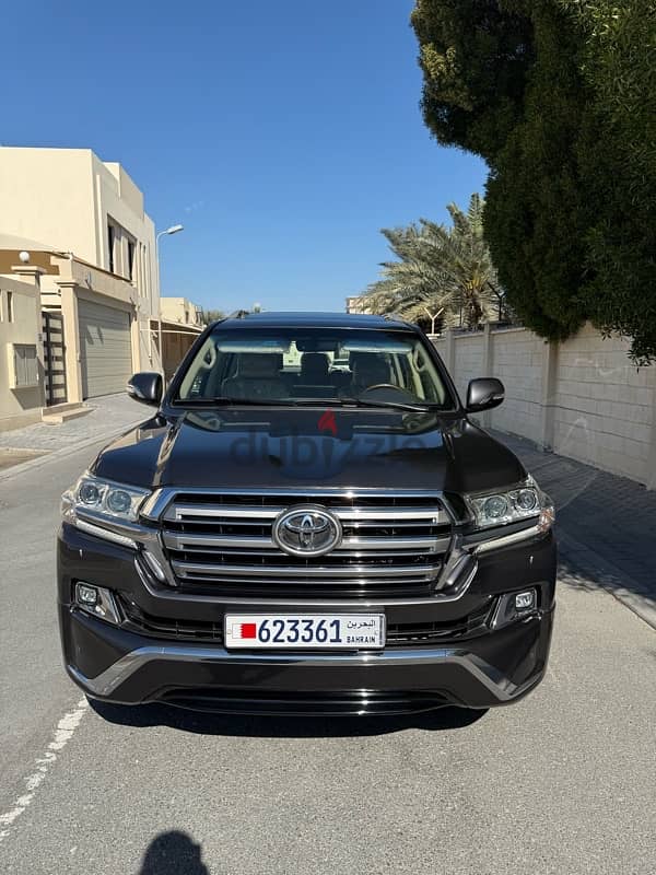 Toyota Land Cruiser 2018 GXR V8 1