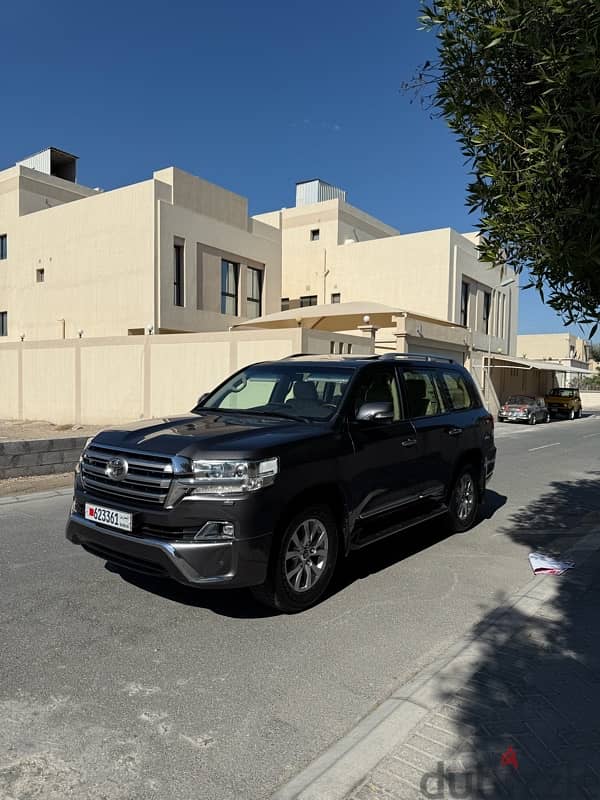 Toyota Land Cruiser 2018 GXR V8 2