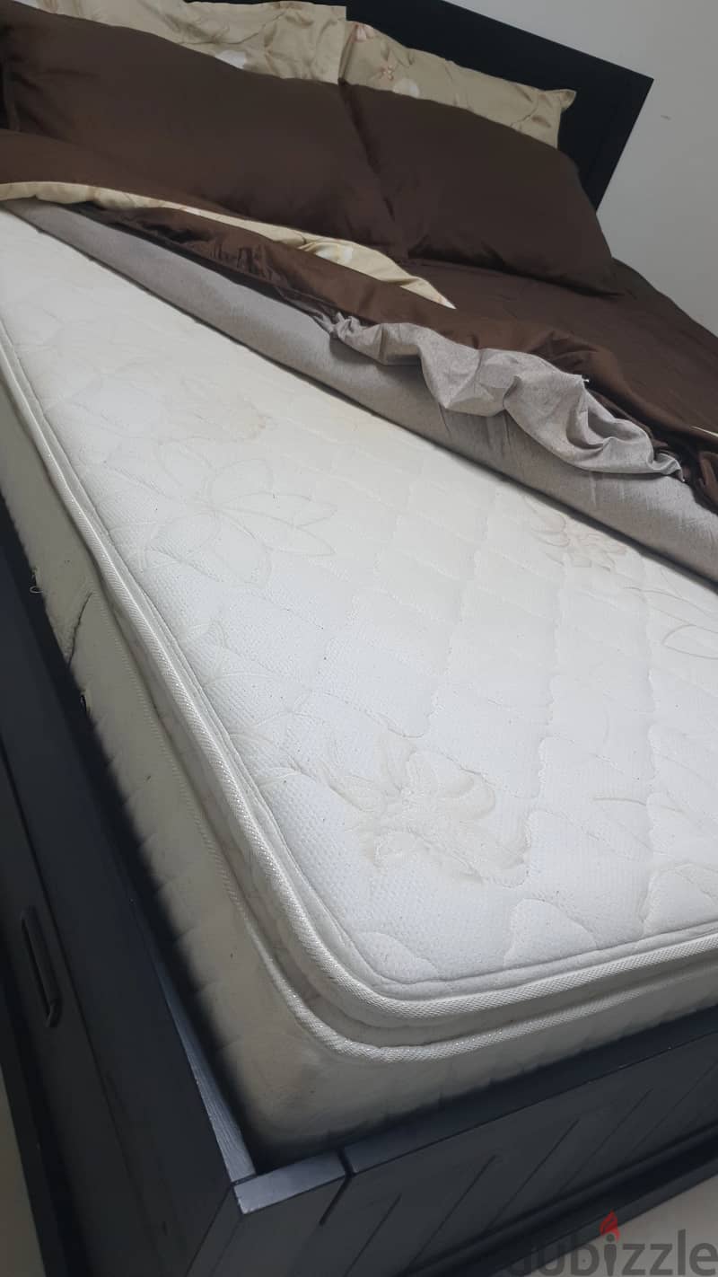 Bed frame with mattress 2