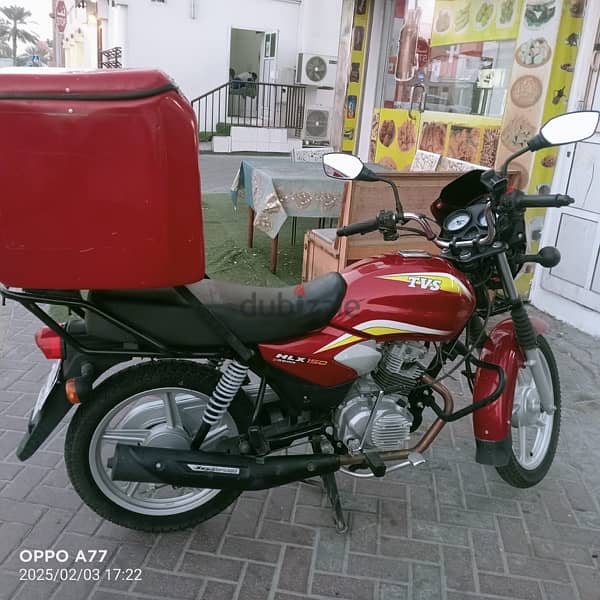 Deivery motorcycle with box 2