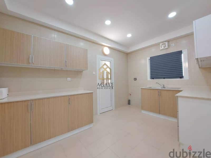 Very spacious 4 bedroom penthouse apartment with sea view for rent 3