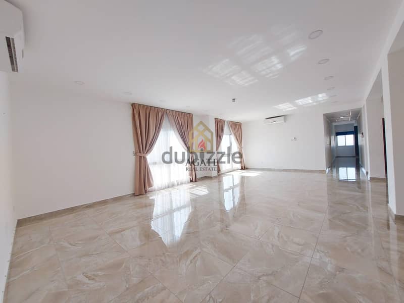 Very spacious 4 bedroom penthouse apartment with sea view for rent 16