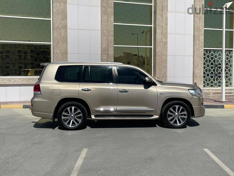 Toyota Land Cruiser VXS  5.7 2