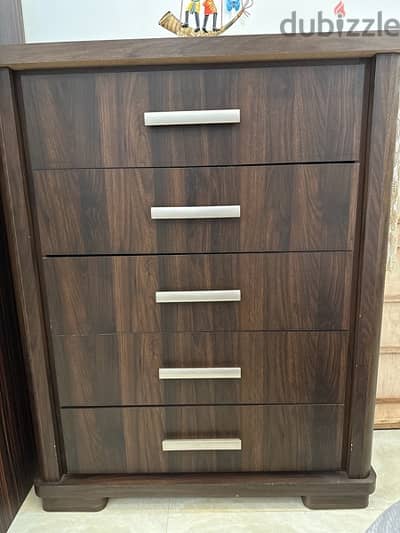 big chest of drawers , minimally used . excellent condition .