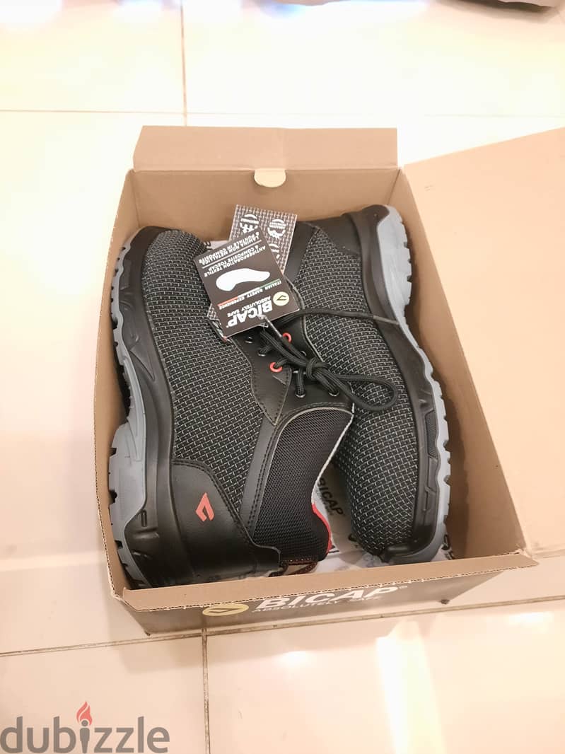 Safety shoes by BICAP 5