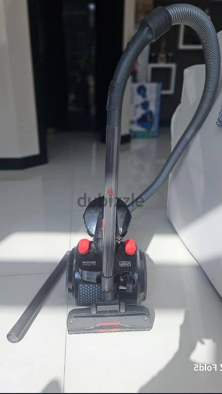 Black & Decker 1600W Cyclonic Vaccum Cleaner. (Bagless) 3