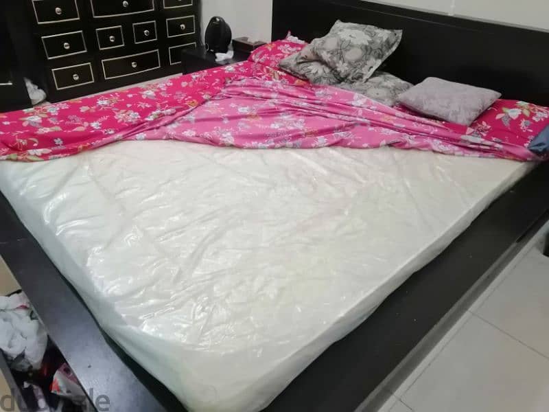 king size double bed & metters 3