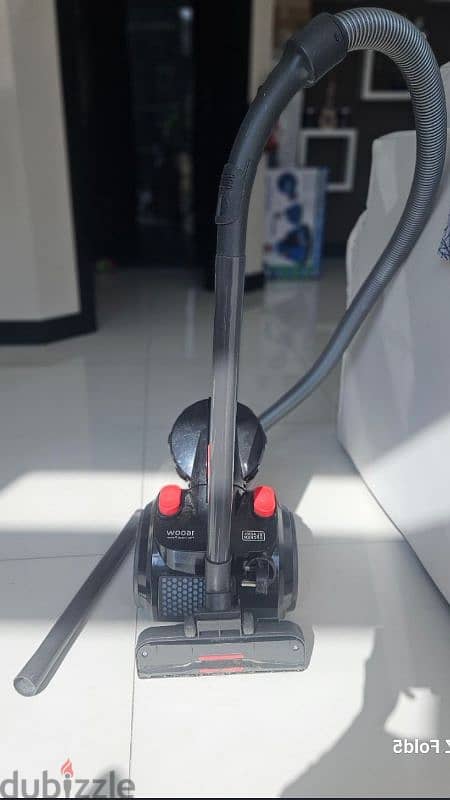 Black & Decker 1600W Cyclonic Vaccum Cleaner. (Bagless) 2