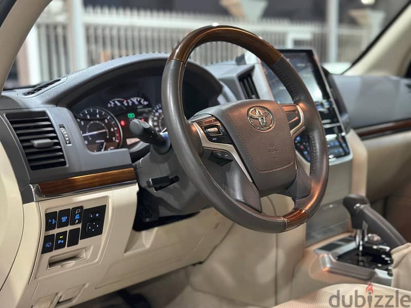 Toyota Land Cruiser 2018 GXR V8 4