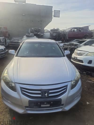 لبيع قطع غيار honda accord 2012