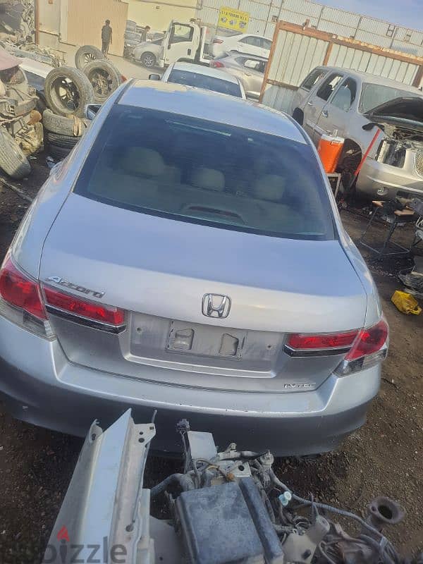 لبيع قطع غيار honda accord 2012 1