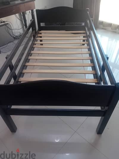 Single Bed Cot And Matress For Sale only twenty Bahrain Dinar