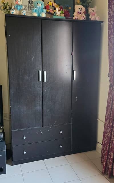 Wooden 3 door cupboard