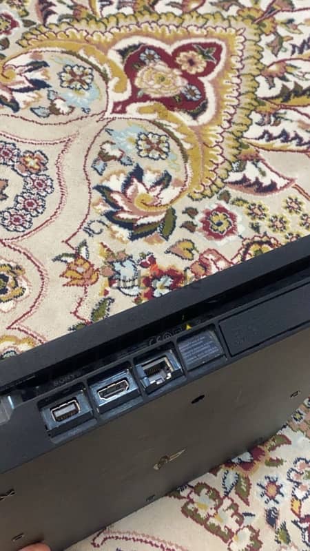 Ps4slim same like new with CD 2