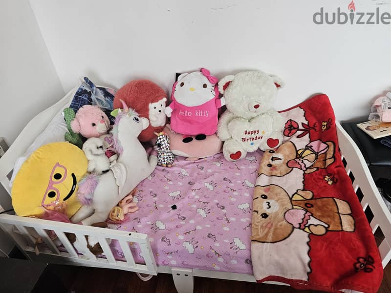 Toddler bed for sale, with mattress 0