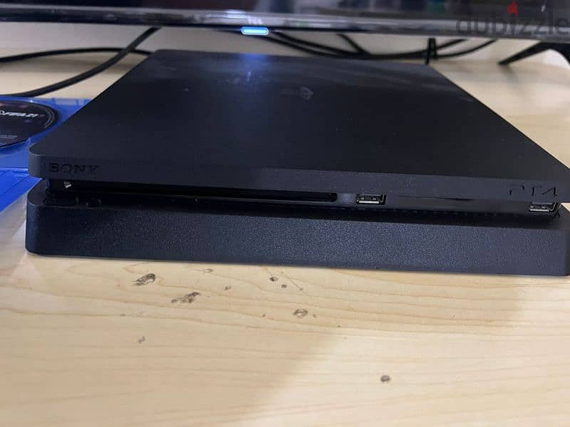 ps4 500 GB with 2 controllers and with fifa 21 CD 2