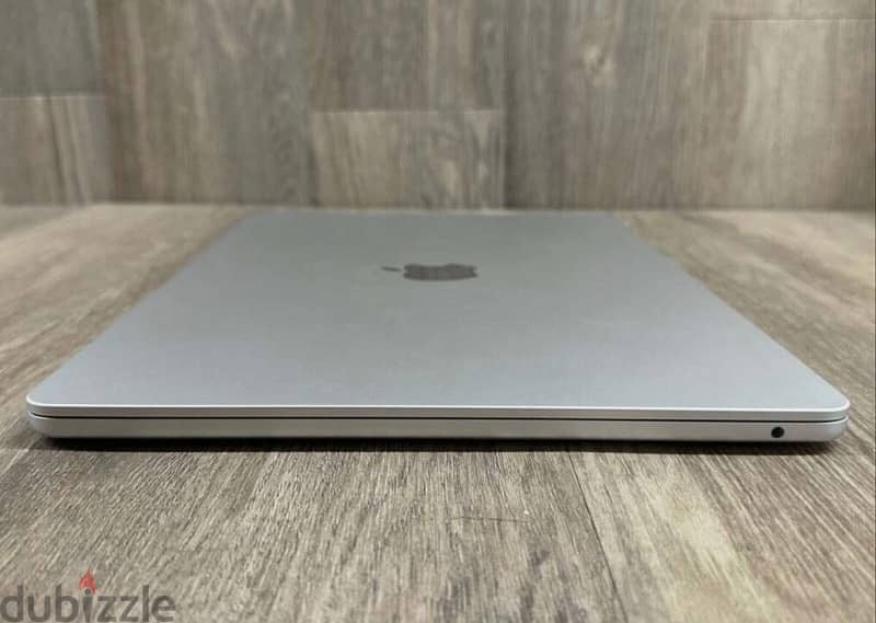 MacBook Air /m2 /15 inch /256GB /8ram 3