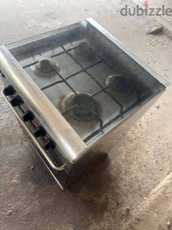 Oven for sale in Bahrain. Gas stove for sale 2