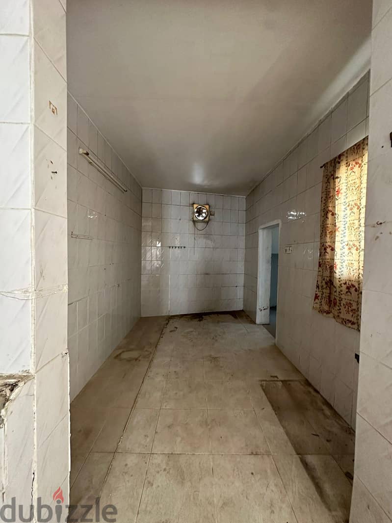 للبيع فيلا في البسيتين . . . For sale villa in Busaiteen 6