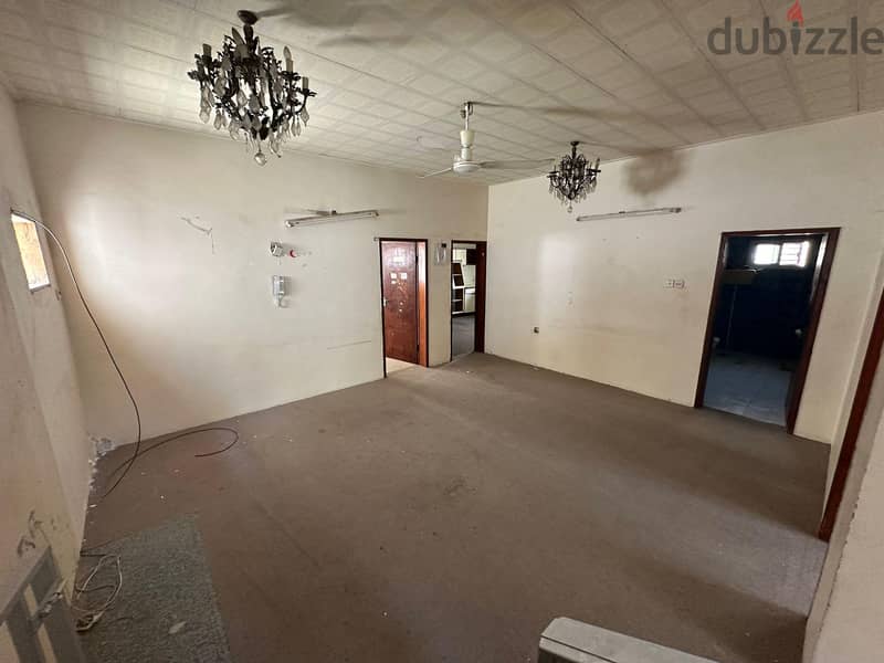 للبيع فيلا في البسيتين . . . For sale villa in Busaiteen 11