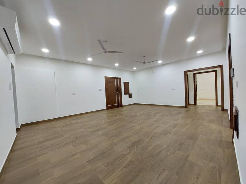 For rent a very large apartment in Aali. . . للإيجار شقة كبيرة جدآ في عال 10